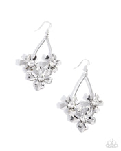 Load image into Gallery viewer, Beachside Bouquet ~ White ~ Earring
