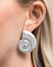 Load image into Gallery viewer, Chill Conch ~ White ~ Paparazzi
