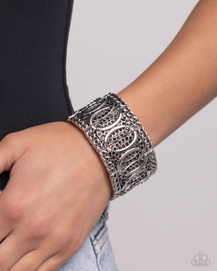 Forged Fashion ~ Black ~ Paparazzi