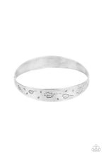 Load image into Gallery viewer, Dandelion Dreamland Silver Bangle Bracelet
